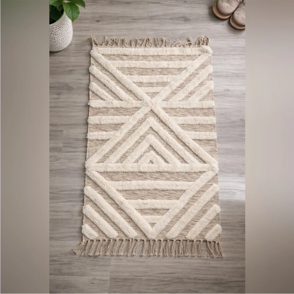 27”x45” Cream Geometric Accent Rug